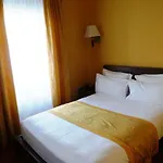 Capitole 3* بوزولي