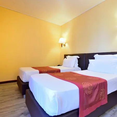 Capitole 3* بوزولي