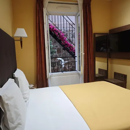 Capitole 3* بوزولي