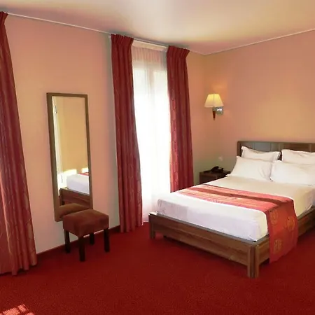 فندق Capitole 3*